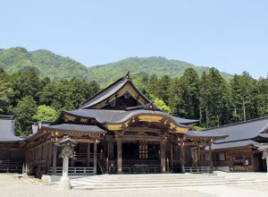 弥彦神社